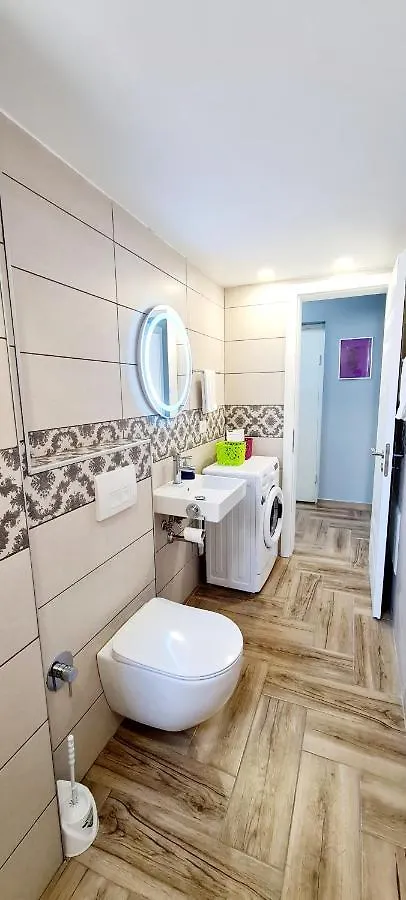 2V1 - 21 Dhjetori Apartment Tirana Albania